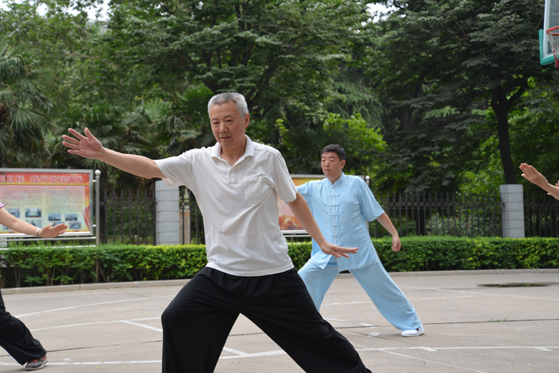 聘請陳式太極拳知名教練教學，開展太極拳興趣小組活動。