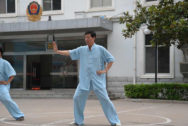 聘請陳式太極拳知名教練教學，開展太極拳興趣小組活動。